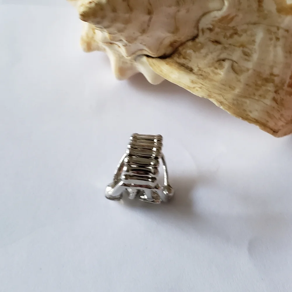 ❗5/$10❗  Elegant Silver and Green Gemstone Ring - Picture 3 of 3